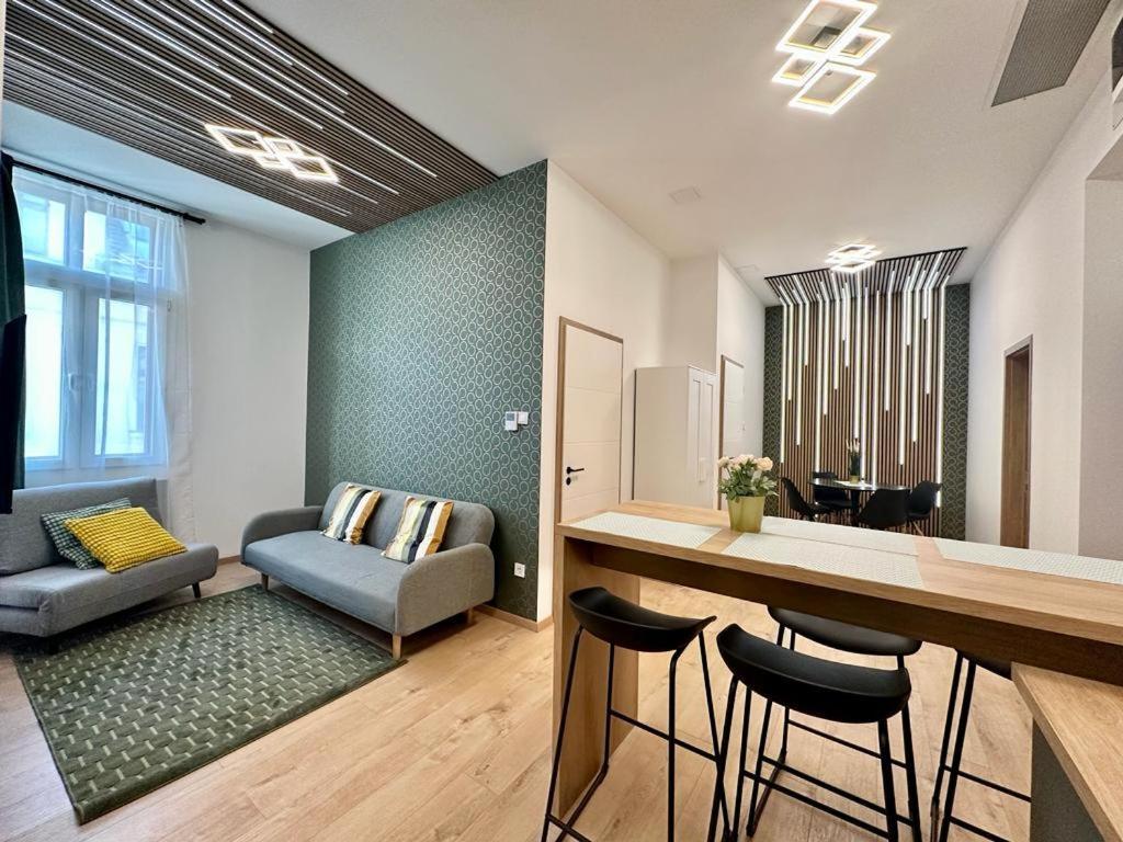 Apartment At Gozsdu Courtyard #Partyzone #Downtown #Freeparking Budapest Eksteriør billede