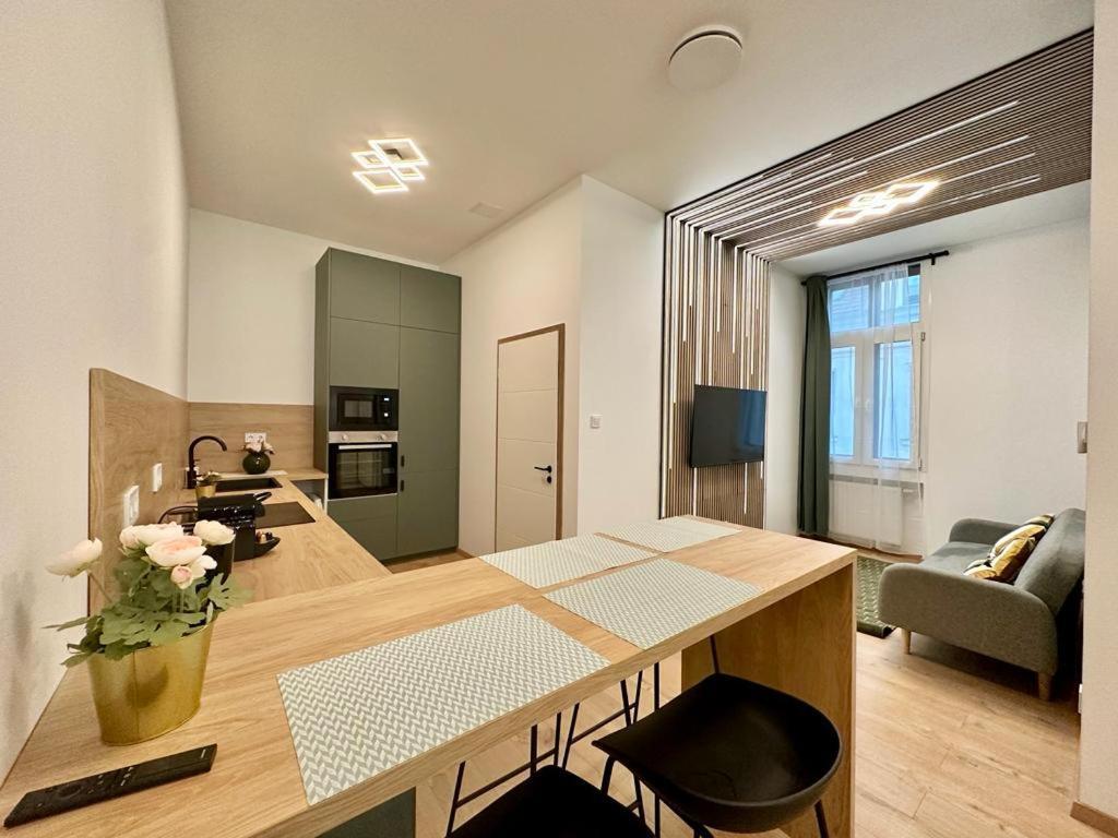 Apartment At Gozsdu Courtyard #Partyzone #Downtown #Freeparking Budapest Eksteriør billede