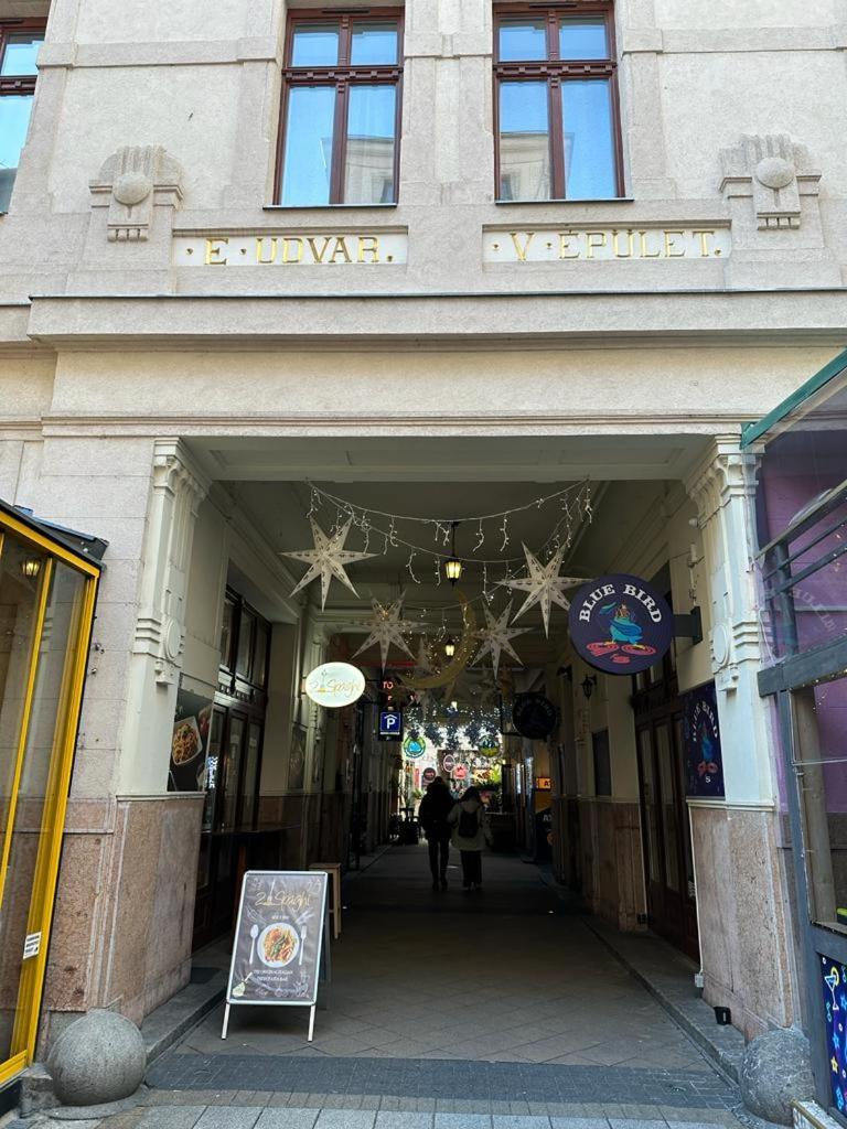 Apartment At Gozsdu Courtyard #Partyzone #Downtown #Freeparking Budapest Eksteriør billede