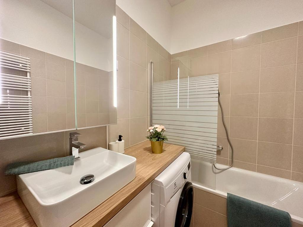 Apartment At Gozsdu Courtyard #Partyzone #Downtown #Freeparking Budapest Eksteriør billede